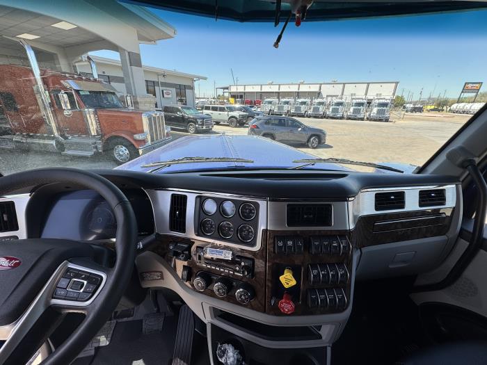2027 Peterbilt 589-18