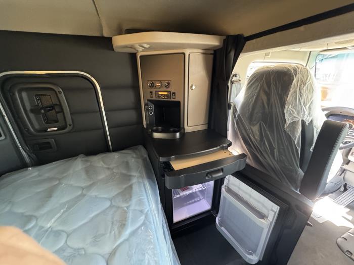 2027 Peterbilt 589-15