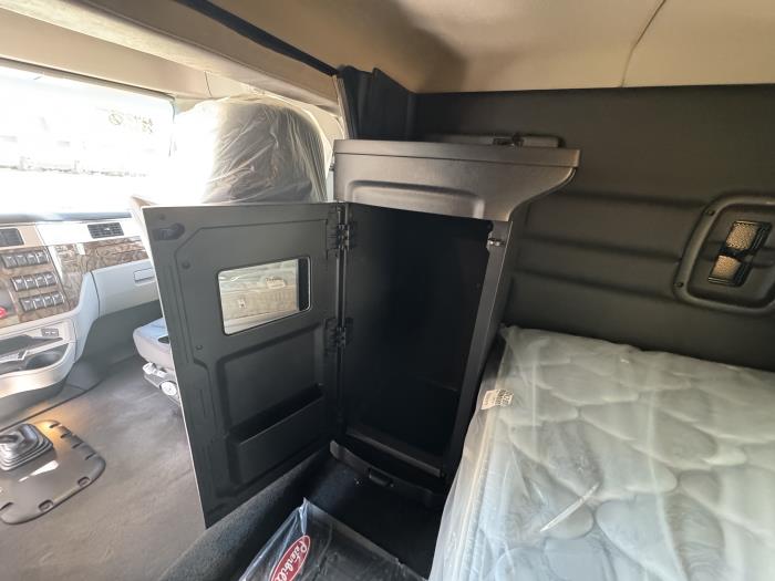 2027 Peterbilt 589-16