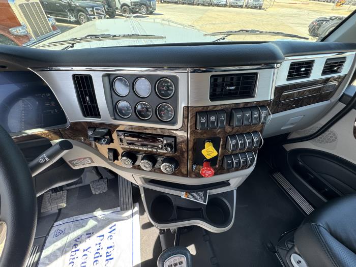 2027 Peterbilt 589-18