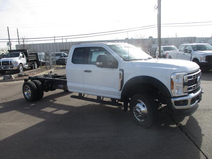 2025 Ford F-550-3