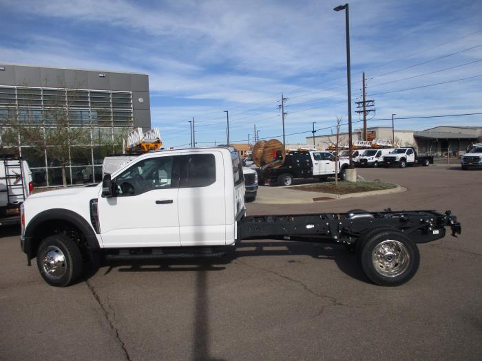 2025 Ford F-550-8