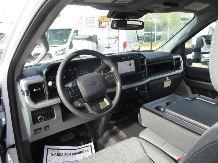 2025 Ford F-550-11