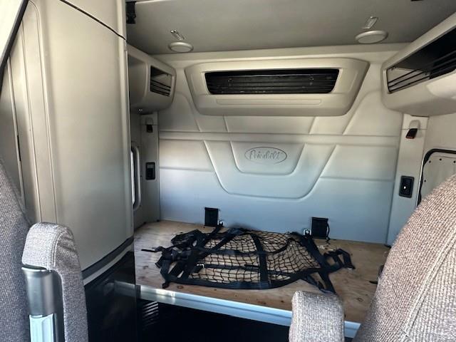 2022 Peterbilt 579-8