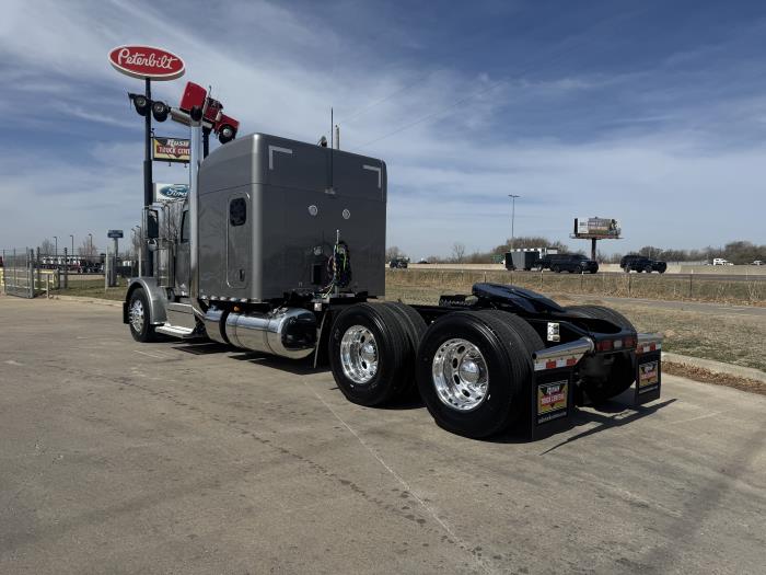 2027 Peterbilt 589-3