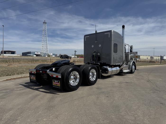 2027 Peterbilt 589-6