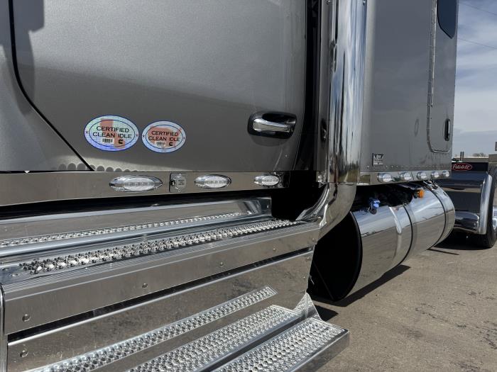 2027 Peterbilt 589-12