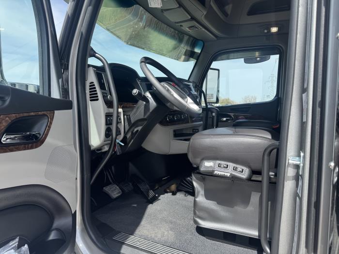 2027 Peterbilt 589-13