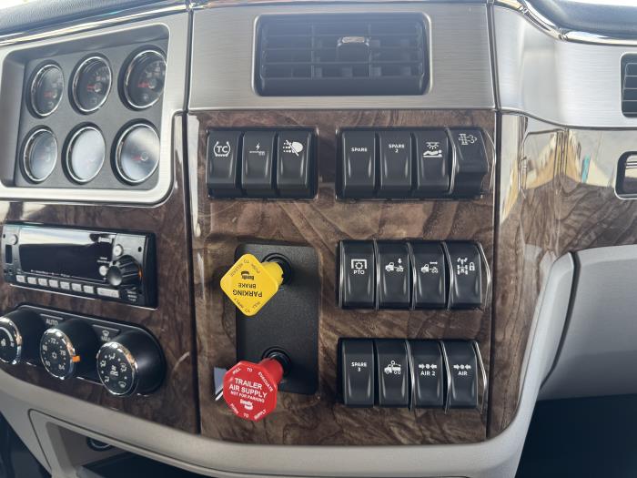 2027 Peterbilt 589-17