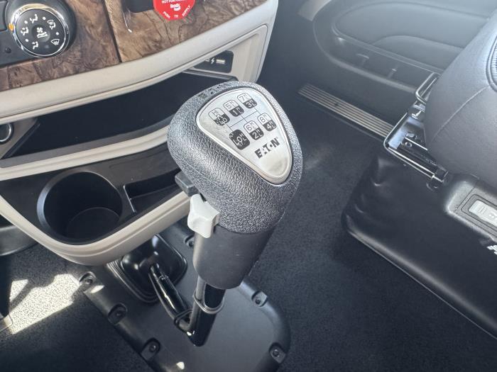 2027 Peterbilt 589-19