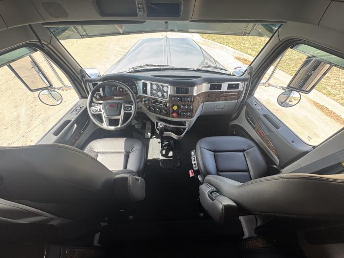 2027 Peterbilt 589-21