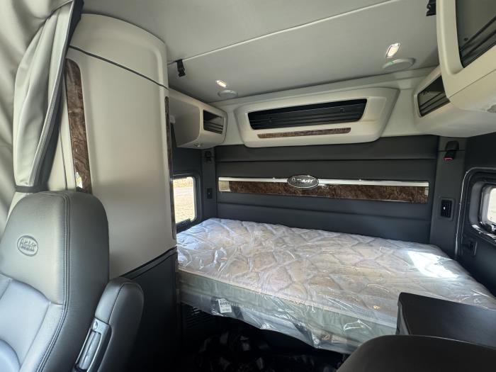 2027 Peterbilt 589-22