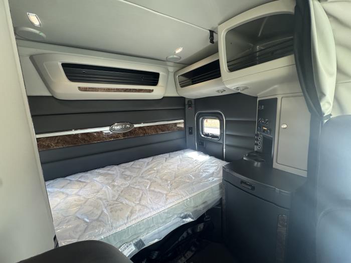 2027 Peterbilt 589-23