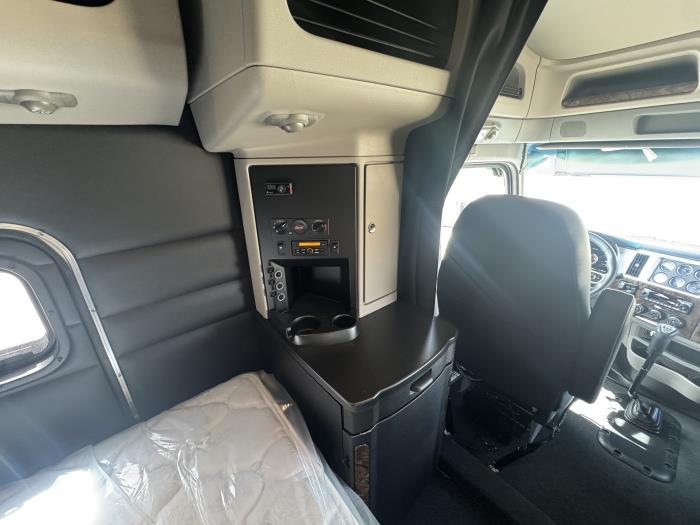 2027 Peterbilt 589-26