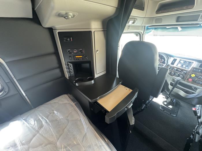 2027 Peterbilt 589-27