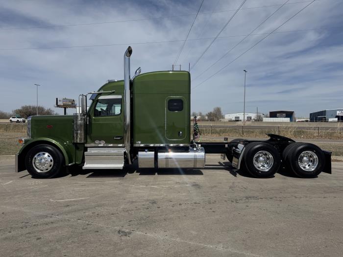 2027 Peterbilt 589-2