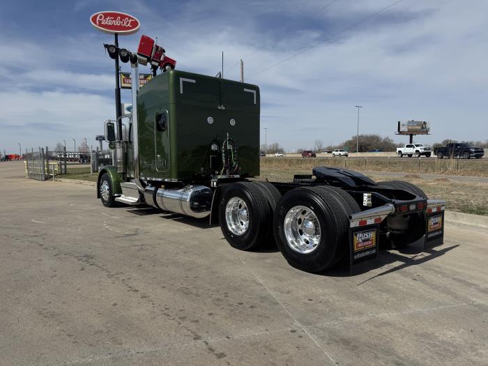 2027 Peterbilt 589-3