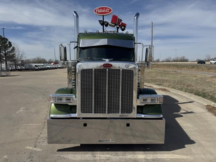 2027 Peterbilt 589-7