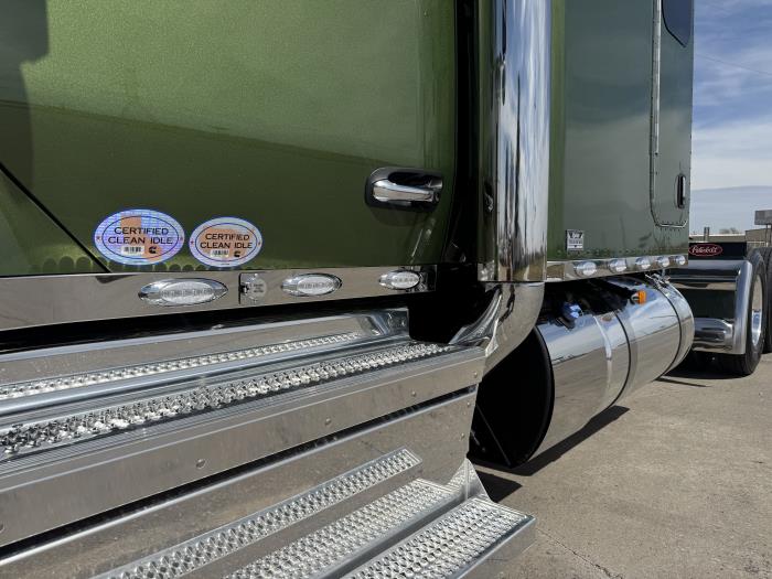 2027 Peterbilt 589-12