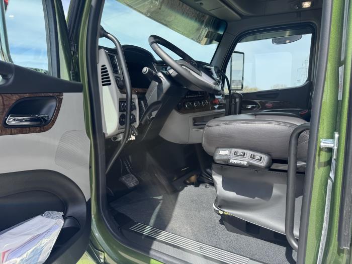 2027 Peterbilt 589-13