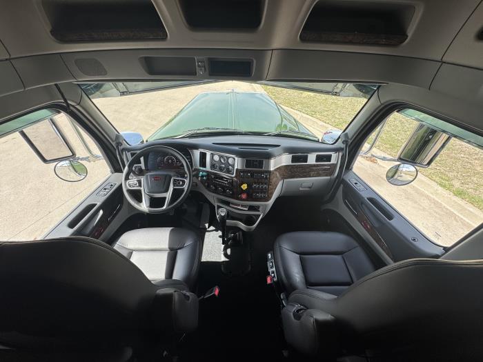 2027 Peterbilt 589-21