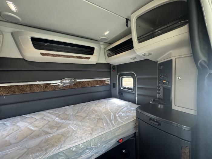 2027 Peterbilt 589-23