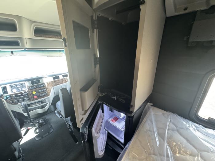 2027 Peterbilt 589-25