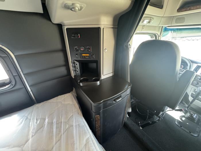 2027 Peterbilt 589-26