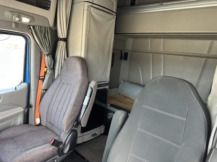 2021 Peterbilt 579-9