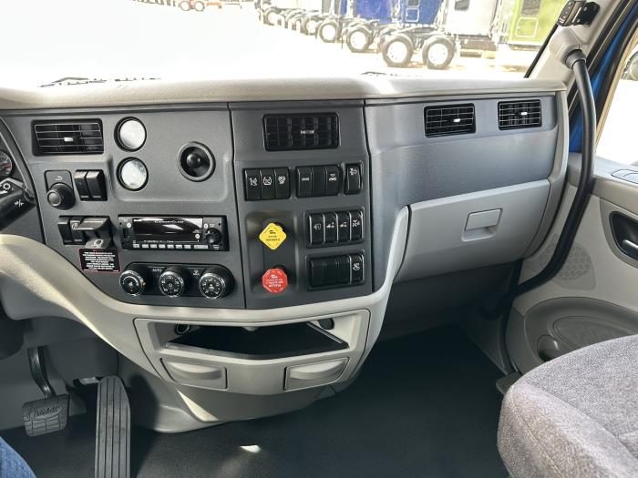 2021 Peterbilt 579-7