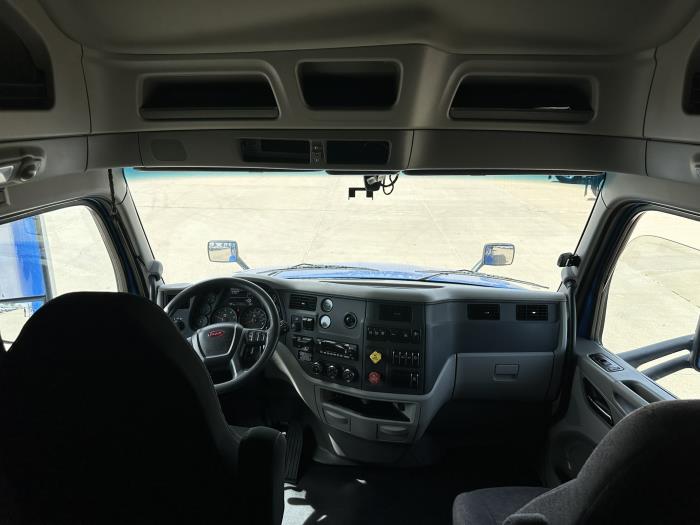 2021 Peterbilt 579-8