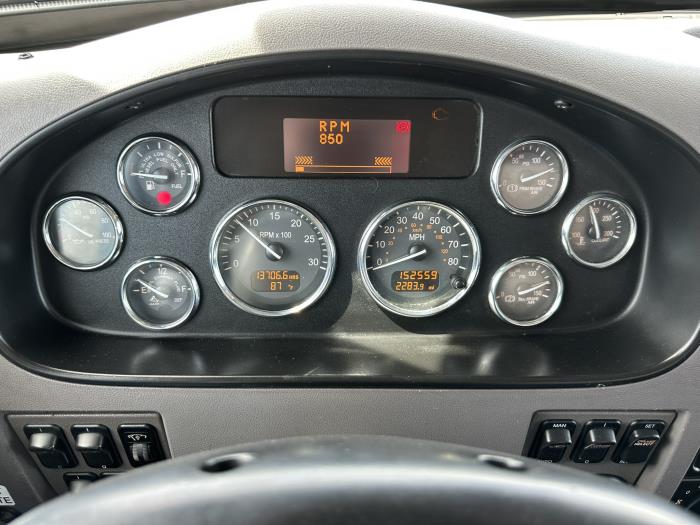 2020 Peterbilt 337-8