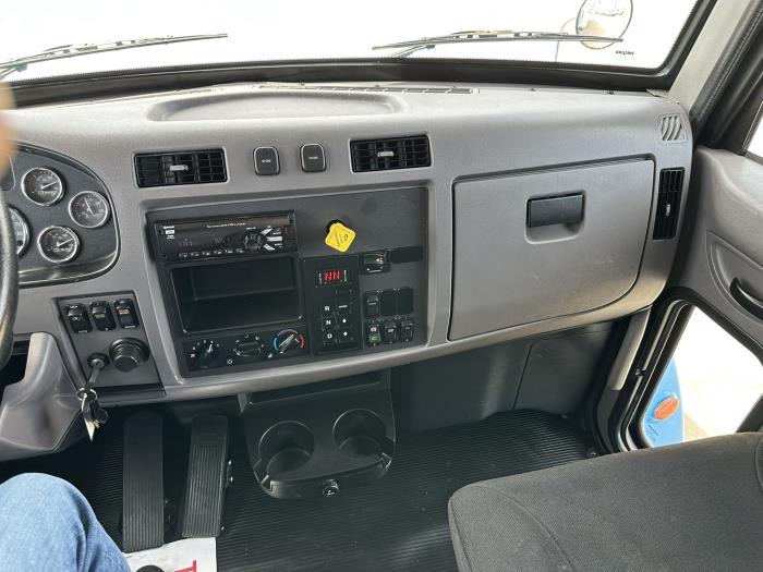 2020 Peterbilt 337-10