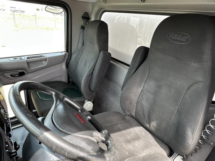 2020 Peterbilt 337-11