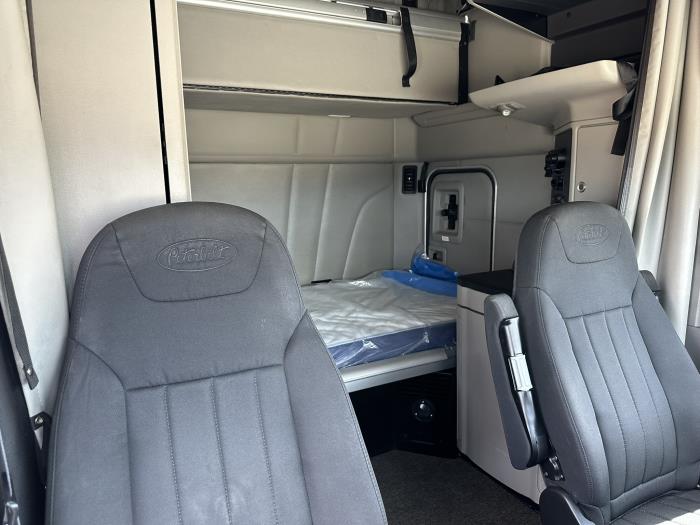 2022 Peterbilt 579-10