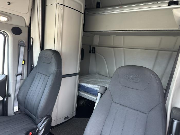 2022 Peterbilt 579-9