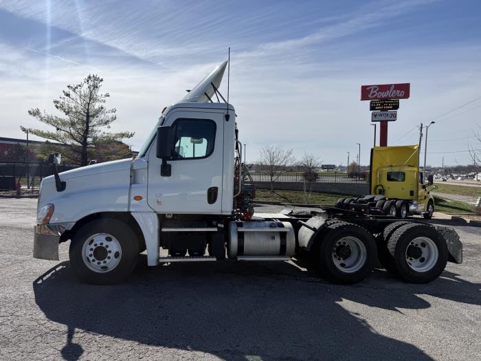 2019 Freightliner Cascadia-3