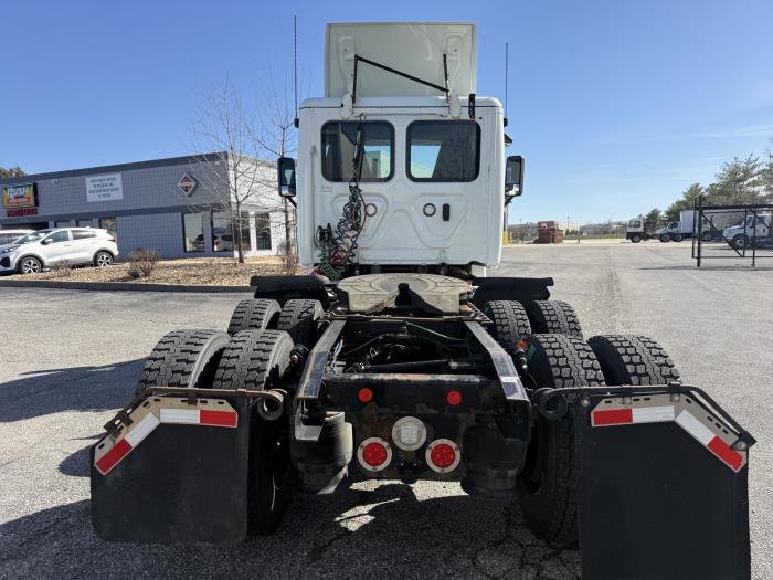 2019 Freightliner Cascadia-6