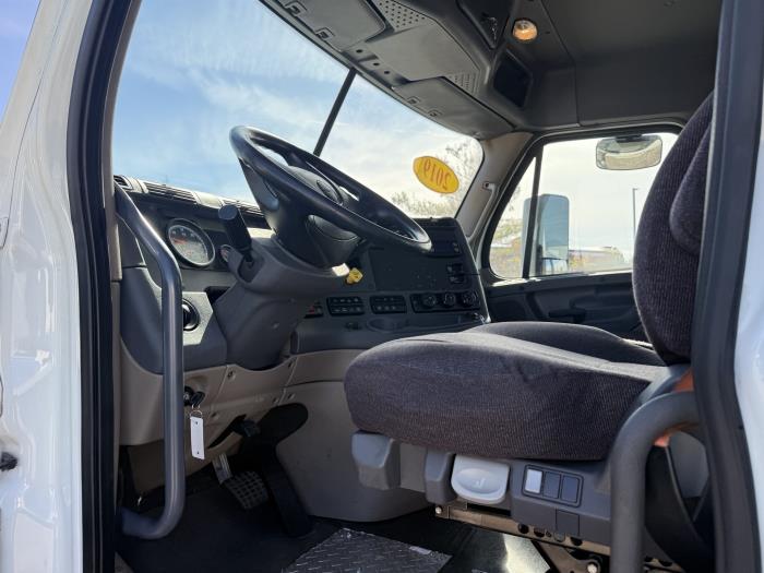 2019 Freightliner Cascadia-12