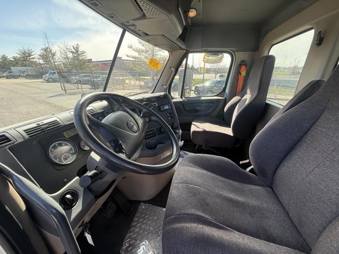 2019 Freightliner Cascadia-15