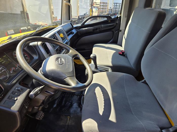 2019 Hino 268A-4