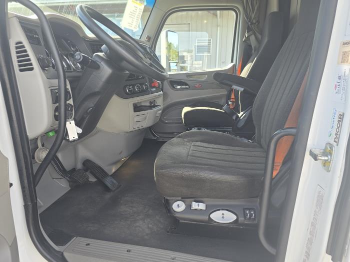 2021 Peterbilt 579-8