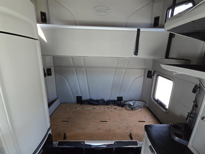 2021 Peterbilt 579-9