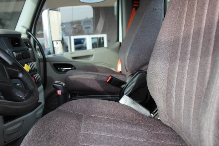 2020 Peterbilt 567-8