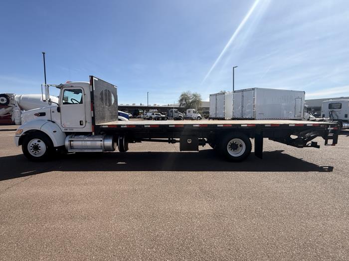 2019 Peterbilt 330-1