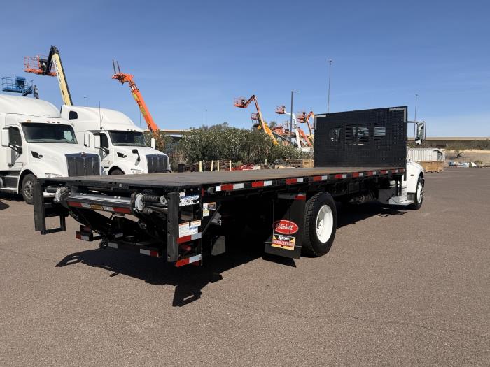 2019 Peterbilt 330-5
