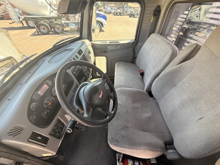 2019 Peterbilt 330-12