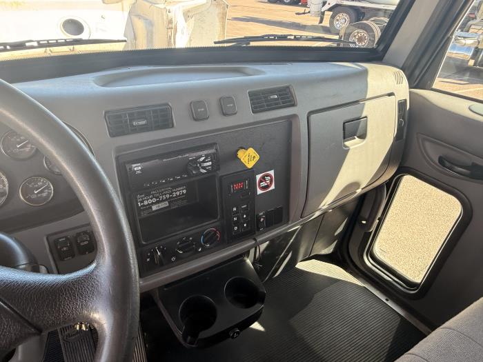 2019 Peterbilt 330-14