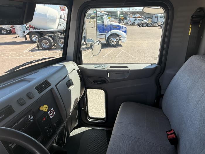 2019 Peterbilt 330-15