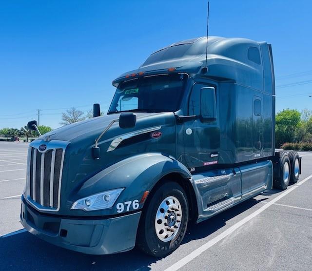 2022 Peterbilt 579-0